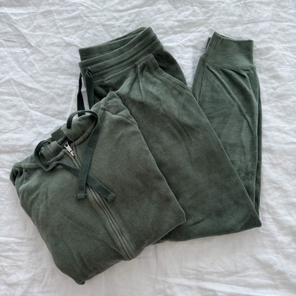 Aerie Velour Sweatsuit - Picture 3 of 9